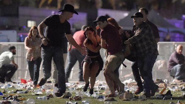 Cómo el atacante de la masacre de Las Vegas logró matar a 59 personas desde el piso 32 de un hotel