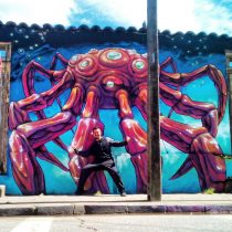 Andro Montoya, el grafitero y científico que pinta a los protagonistas de su microscopio