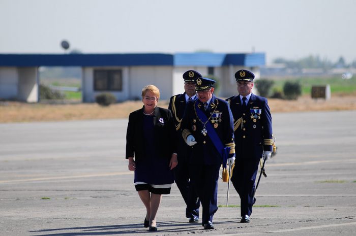 Bachelet aprueba nuevo alto mando de la FACh del que saldría quina para nuevo comandante en jefe en 2018 Bachelet aprueba nuevo alto mando de la FACh del que saldría quina para nuevo comandante en jefe en 2018
