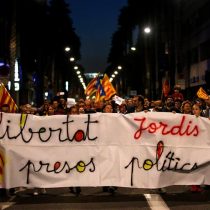 [VIDEO] Miles de personas piden en Barcelona libertad para líderes independentistas catalanes