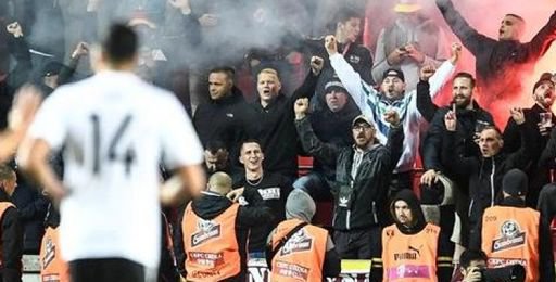 La FIFA multa a la Federación Alemana por cantos neonazis en Praga La FIFA multa a la Federación Alemana por cantos neonazis en Praga