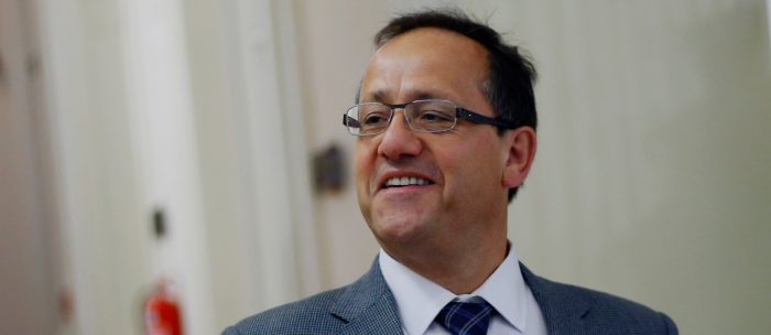 Piñerismo mueve sus piezas: destituido ex ministro de Educación Harald Beyer llega a la rectoría de la U. Adolfo Ibáñez Piñerismo mueve sus piezas: destituido ex ministro de Educación Harald Beyer llega a la rectoría de la U. Adolfo Ibáñez