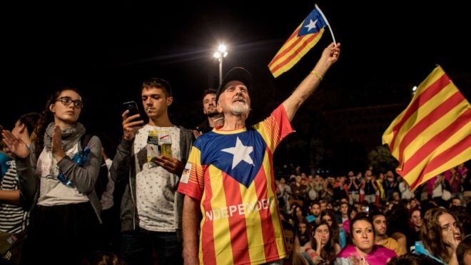 Qué puede pasar ahora con Cataluña tras el tenso referéndum de independencia en el que ganó el «sí» Qué puede pasar ahora con Cataluña tras el tenso referéndum de independencia en el que ganó el
