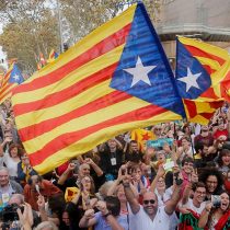 [VIDEO] El momento en que el Parlamento catalán aprueba el inicio del proceso para la independencia de Cataluña