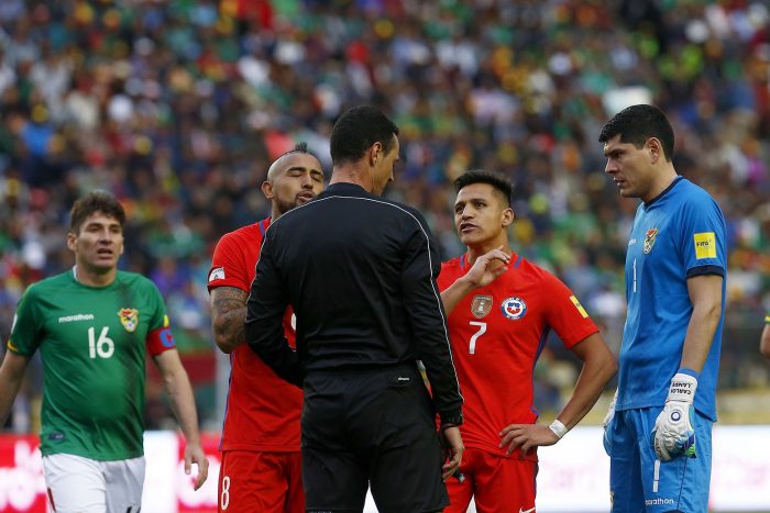 Chile recibe sanción económica de la FIFA por cantos homofóbicos durante partido con Bolivia
