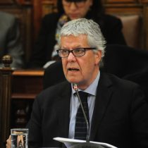 Sector público baja paro nacional del martes tras señal de acercamiento de Eyzaguirre para negociar reajuste