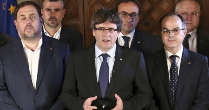 El gobierno de Cataluña proclama la victoria del «Sí» en jornada de referéndum que dejó más de 800 heridos El gobierno de Cataluña proclama la victoria del