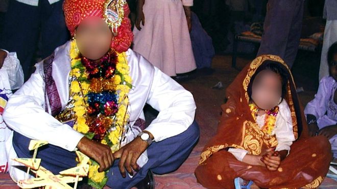 La Justicia de India decreta que tener relaciones sexuales con una esposa menor de 18 años es violación La Justicia de India decreta que tener relaciones sexuales con una esposa menor de 18 años es violación