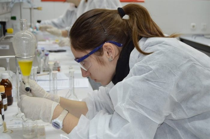 Cómo la pandemia afecta la productividad científica femenina