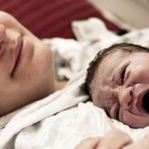 Parir en casa: ¿Volver a humanizar el parto o un riesgo innecesario?