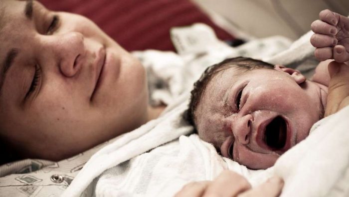 Parir en casa: ¿Volver a humanizar el parto o un riesgo innecesario?