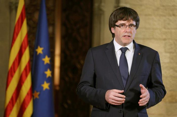 Puigdemont analiza explicar en el Senado su rechazo a intervención del gobierno español en Cataluña Puigdemont analiza explicar en el Senado su rechazo a intervención del gobierno español en Cataluña