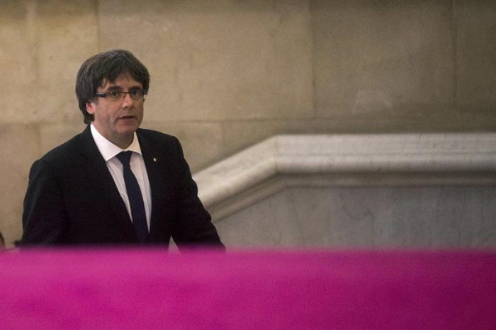 Discurso de Puigdemont sobre Cataluña se retrasa en medio de gran expectación
