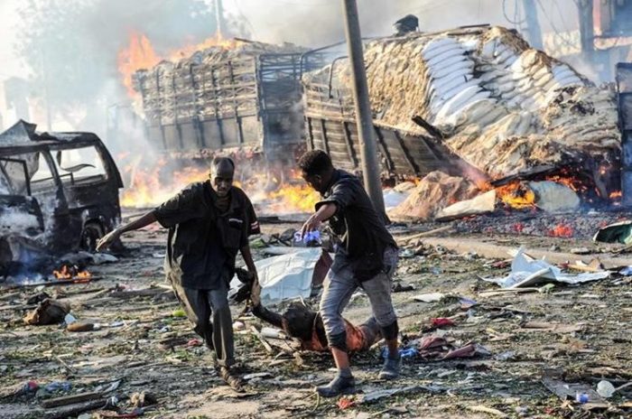 Asciende a 276 número de muertos en atentado bomba en Somalia