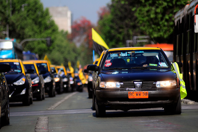 Madre colombiana da a luz en la vía pública luego de ser abandonada por un taxista Madre colombiana da a luz en la vía pública luego de ser abandonada por un taxista