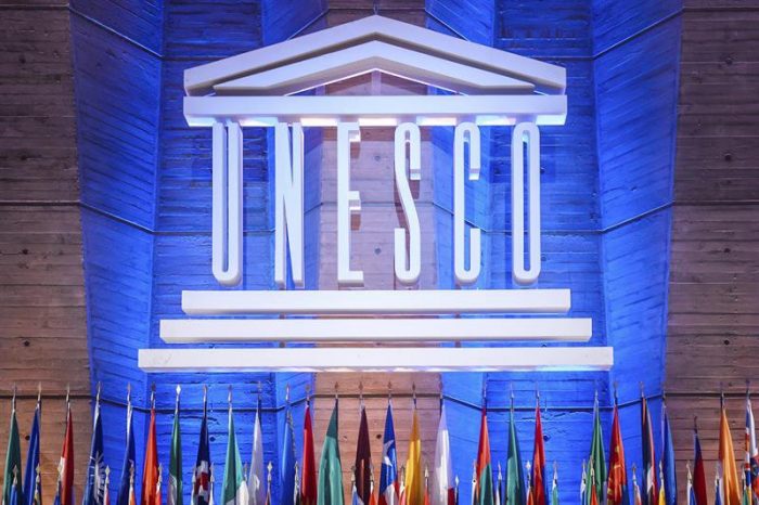 Unesco llama a la protección a los periodistas y el derecho a la información luego del ataque que sufrió un equipo de TVN en Tirúa Unesco llama a la protección a los periodistas y el derecho a la información luego del ataque que sufrió un equipo de TVN en Tirúa