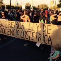Piden urgencia para ley que sancione violencia obstétrica: proyecto duerme en el Congreso
