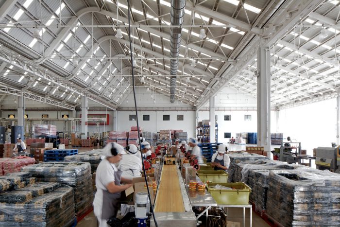 Empresas chilenas estarían muy al debe en relaciones laborales y confianza con sus trabajadores Empresas chilenas estarían muy al debe en relaciones laborales y confianza con sus trabajadores