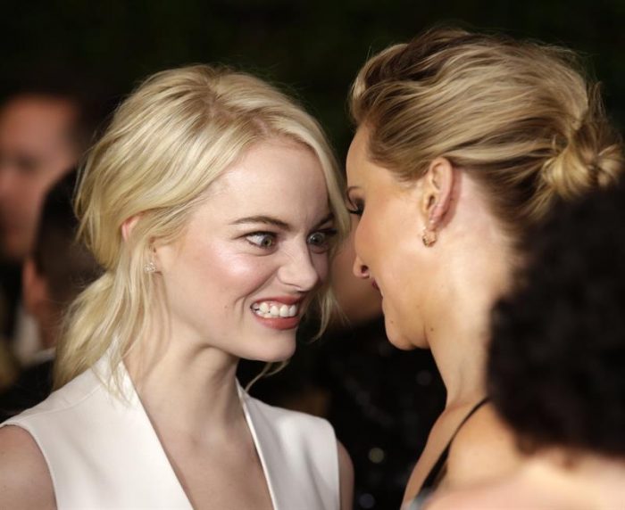 El particular encuentro entre Jennifer Lawrence y Emma Stone en los Annual Governors Awards 2017 El particular encuentro entre Jennifer Lawrence y Emma Stone en los Annual Governors Awards 2017