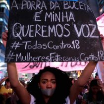 Mujeres marchan en Brasil contra ley que puede prohibir todo tipo de abortos