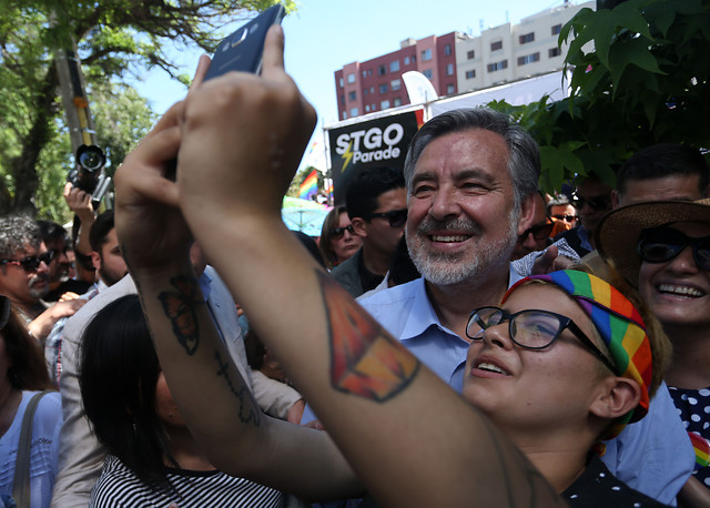 Guillier al FA: «No reconocer que hay diferencias dramáticas entre un candidato y otro sería un error que después les va a costar reponerse” Guillier al FA: