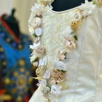 Venta de vestuario teatral en Municipal de Santiago