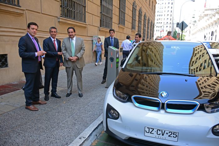 Nuevo automóvil oficial del Ministerio de Energía es eléctrico