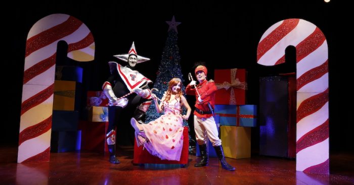 Obra infantil “La navidad de los juguetes” en Centro de Extensión UC Obra infantil “La navidad de los juguetes” en Centro de Extensión UC