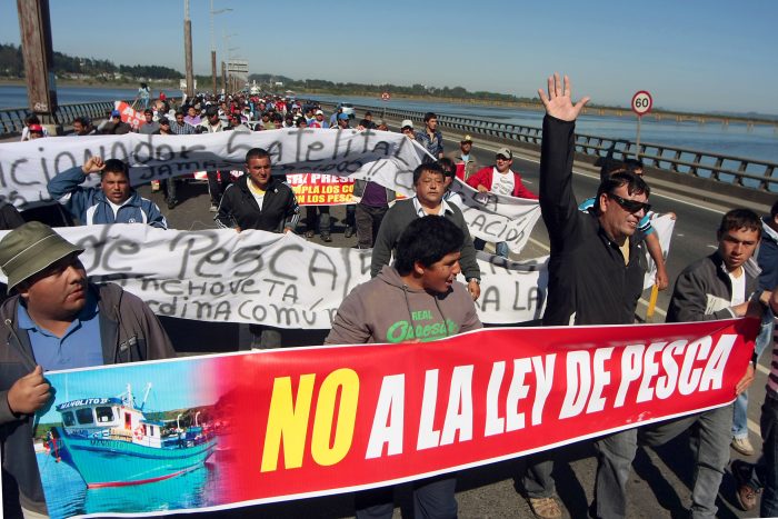 Pescadores artesanales: “Piñera y Guillier tienen un doble discurso con la Ley de Pesca” Pescadores artesanales:
