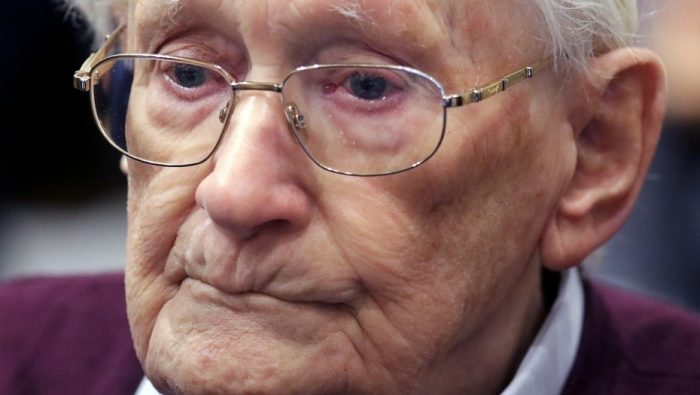 Tribunal alemán declara apto para prisión a ex contador nazi de 96 años Tribunal alemán declara apto para prisión a ex contador nazi de 96 años