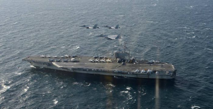 Avión militar de EE.UU cae al mar en Japón con 11 personas a bordo