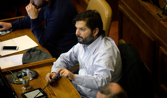 Boric se la canta clara a la Nueva Mayoría: “Piñera significa un retroceso, pero no es claro que Guillier sea un avance” Boric se la canta clara a la Nueva Mayoría: