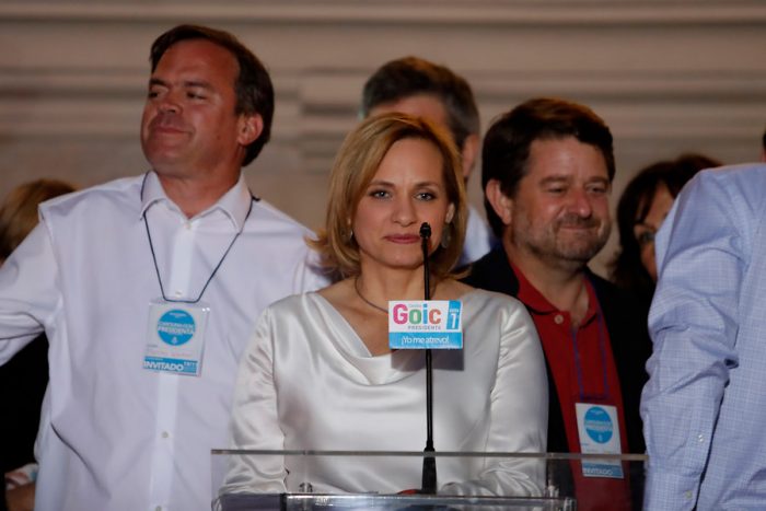 Carolina Goic reconoce derrota y anuncia que próximas definiciones de la DC serán “por la vía institucional” Carolina Goic reconoce derrota y anuncia que próximas definiciones de la DC serán