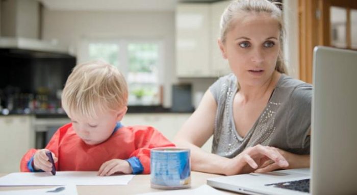El trabajo a tiempo parcial es cinco veces más común entre las mujeres El trabajo a tiempo parcial es cinco veces más común entre las mujeres