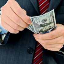 Foro Económico Mundial: Millonarios difunden carta que exige aumento de impuestos a los más ricos para 