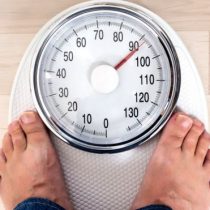 ¿Por qué engordamos cuando nos hacemos mayores (y no solo es culpa de nuestro metabolismo)?