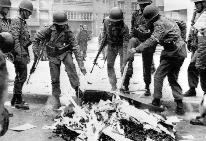 Consejo para la Transparencia condena quema de archivos del Ejército: «Atenta contra la memoria histórica de Chile» Consejo para la Transparencia condena quema de archivos del Ejército:
