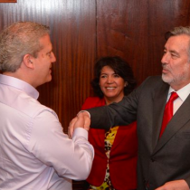 Ex jefa de campaña de Guillier critica polémico abrazo entre candidato oficialista y Ricardo Rincón: 
