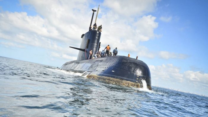 Armada argentina apunta a hipótesis de que submarino sufrió una 