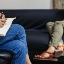 «Me quería para tener sexo»: cómo mi terapeuta hizo que reviviera mi trauma sexual