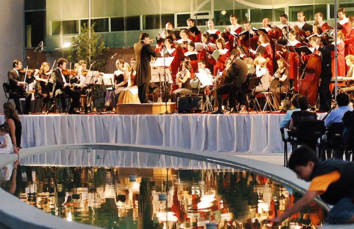 Andrés Bello, ofrecerá tres conciertos de navidad gratuitos en Santiago Andrés Bello, ofrecerá tres conciertos de navidad gratuitos en Santiago