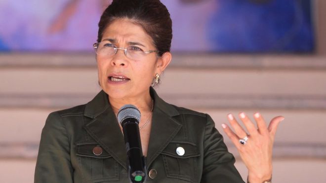 Mueren en un accidente de helicóptero la hermana del presidente de Honduras y exministra, Hilda Hernández, y otras cinco personas Mueren en un accidente de helicóptero la hermana del presidente de Honduras y exministra, Hilda Hernández, y otras cinco personas