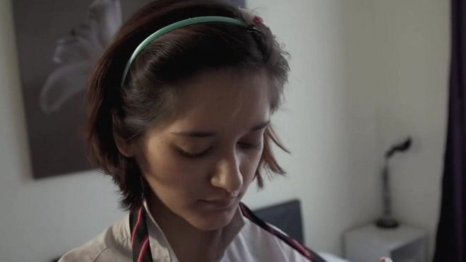 “Es aterrador”: La mujer que se disfrazó de una niña de 14 años para revelar cómo actúan los pedófilos en internet “Es aterrador”: La mujer que se disfrazó de una niña de 14 años para revelar cómo actúan los pedófilos en internet