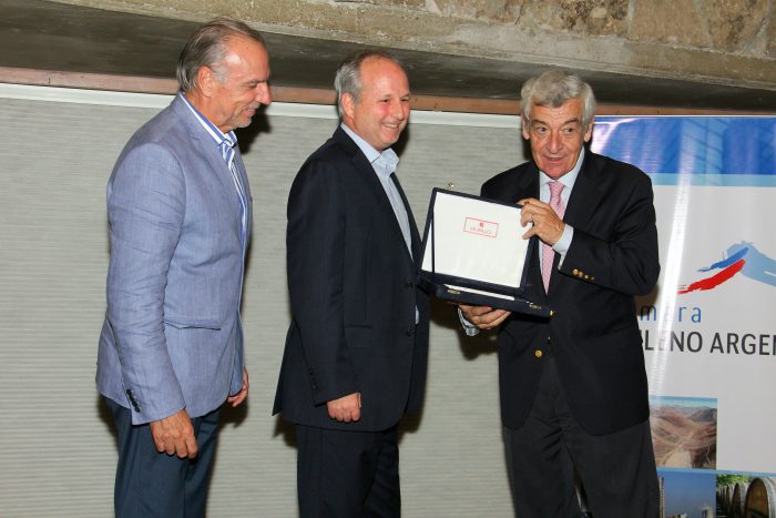 Cámara Chileno-Argentina premia a ENAP por rol clave en integración con el vecino país Cámara Chileno-Argentina premia a ENAP por rol clave en integración con el vecino país