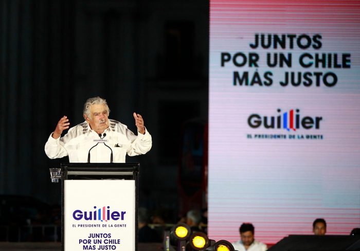 Con Guillier como telonero “Pepe” Mujica fue el gran rock star en el cierre de campaña del oficialismo