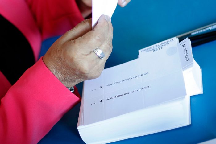 Cierran las mesas de votación a lo largo del país y comienza el conteo de votos Cierran las mesas de votación a lo largo del país y comienza el conteo de votos