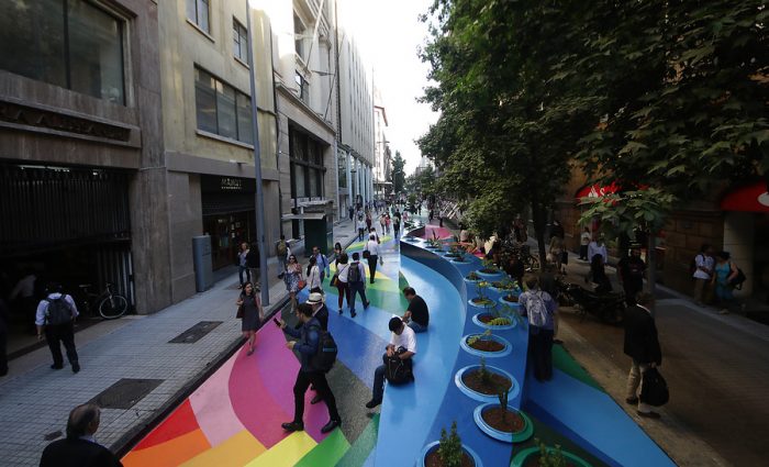Colores a la calle: El renovado Paseo Bandera recibe a transeúntes con instalación artística Colores a la calle: El renovado Paseo Bandera recibe a transeúntes con instalación artística