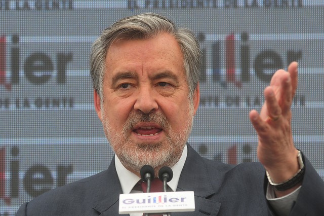 Guillier responde a Luksic: «La clase media no debe ser la única que ponga el esfuerzo» Guillier responde a Luksic: