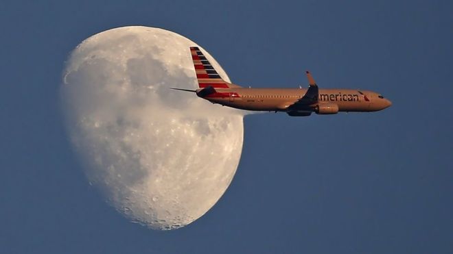 American Airlines echó de un vuelo a dos afroamericanos a quienes culpó erróneamente de robar frazadas: tras presión aerolínea pidió disculpas American Airlines echó de un vuelo a dos afroamericanos a quienes culpó erróneamente de robar frazadas: tras presión aerolínea pidió disculpas