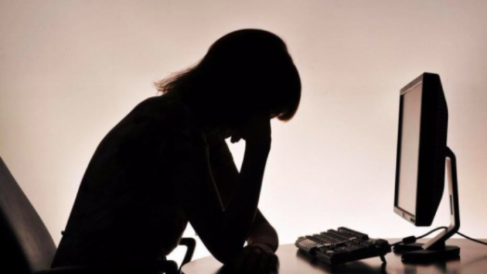 ¿Qué hacer en caso de acoso sexual laboral? Experto explica lo que se puede o no sancionar según la normativa chilena ¿Qué hacer en caso de acoso sexual laboral? Experto explica lo que se puede o no sancionar según la normativa chilena